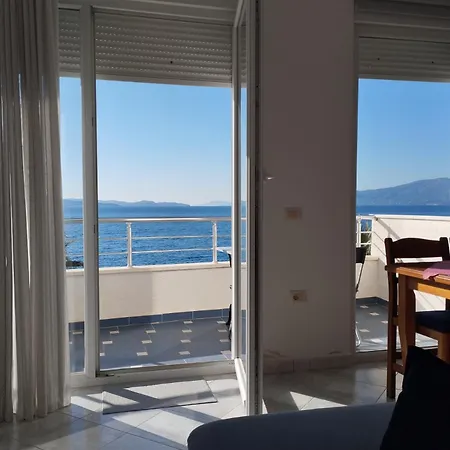 Elcon Seaside Apartman *